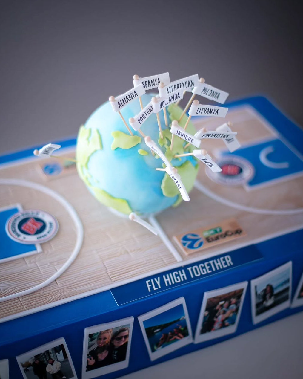 basketbol sahası pasta – kurumsal takım kutlama pastası – üst açı