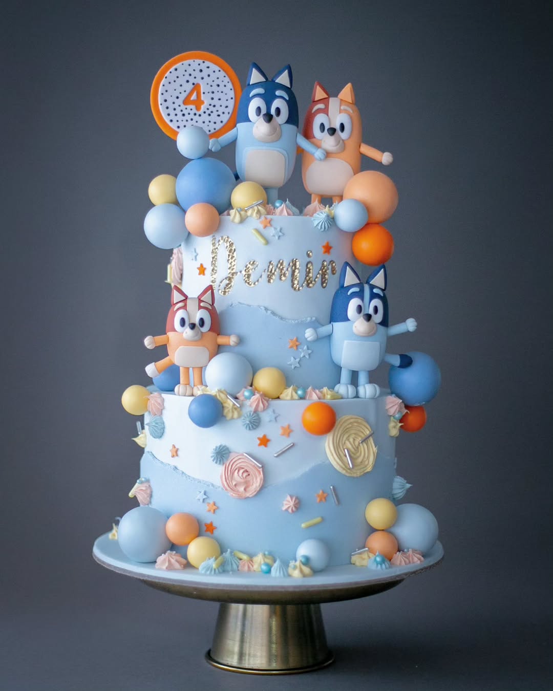 bluey ailesi pasta – 4 yaş çocuk doğum günü pastası