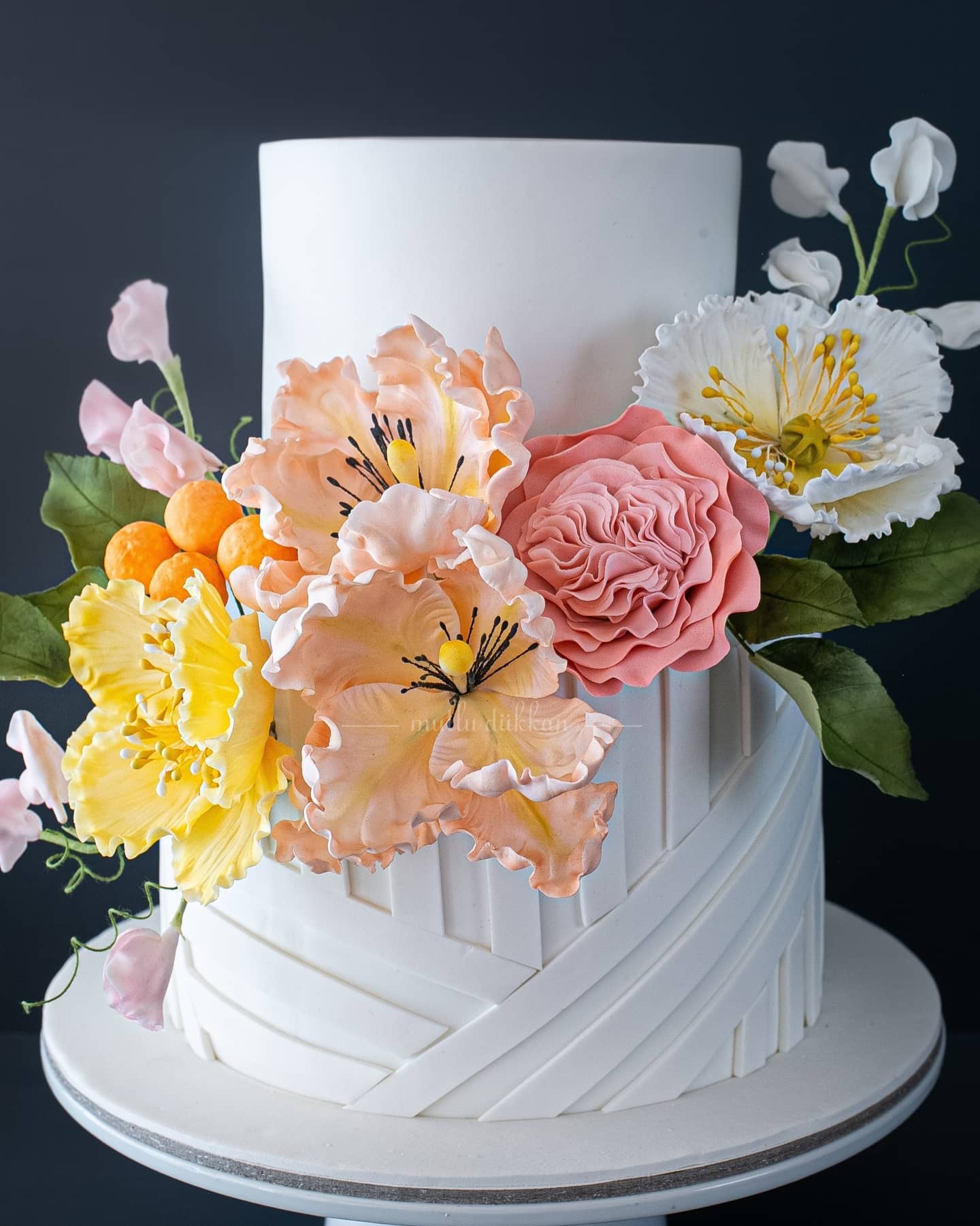 çiçekli nişan pastası – modern bahar temalı pasta