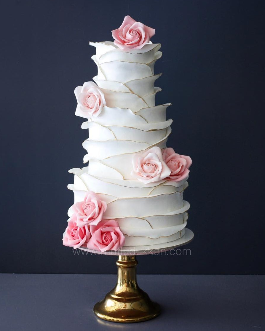 düğün pastası – pembe gül süslemeli üç katlı modern pasta