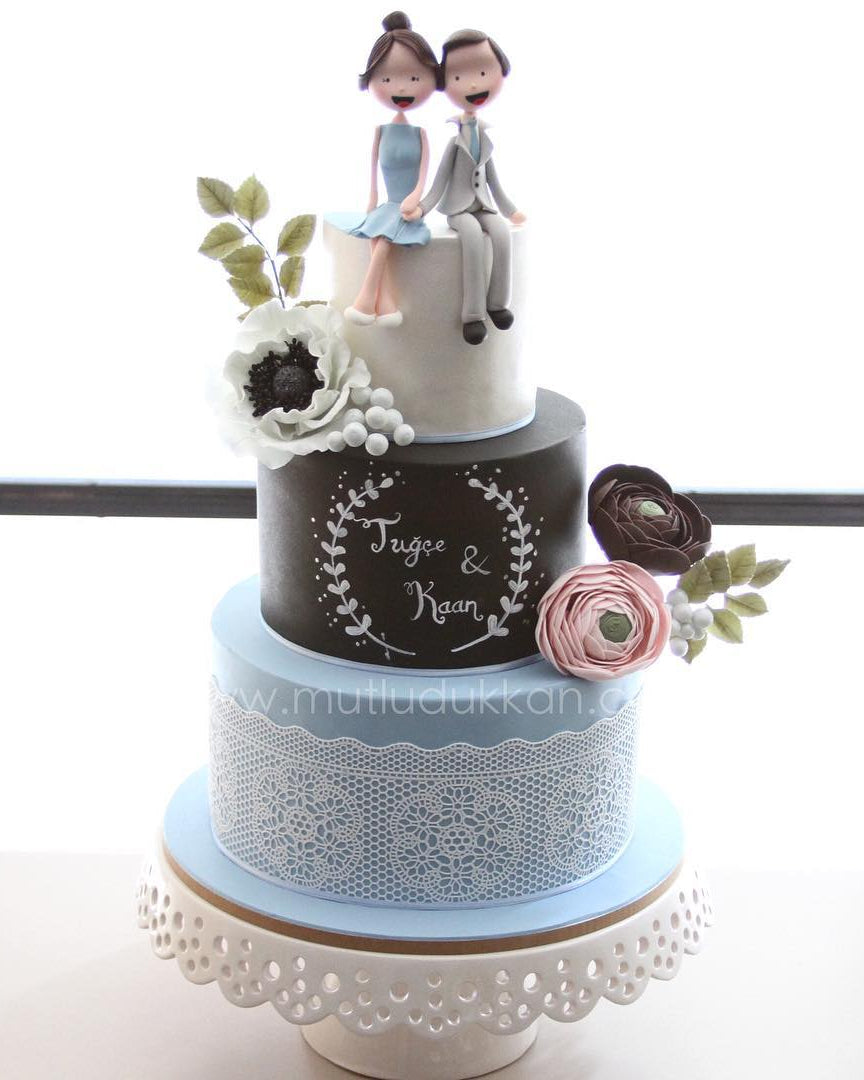 insan figürlü düğün pastası – gelin damat detaylı mavi pasta
