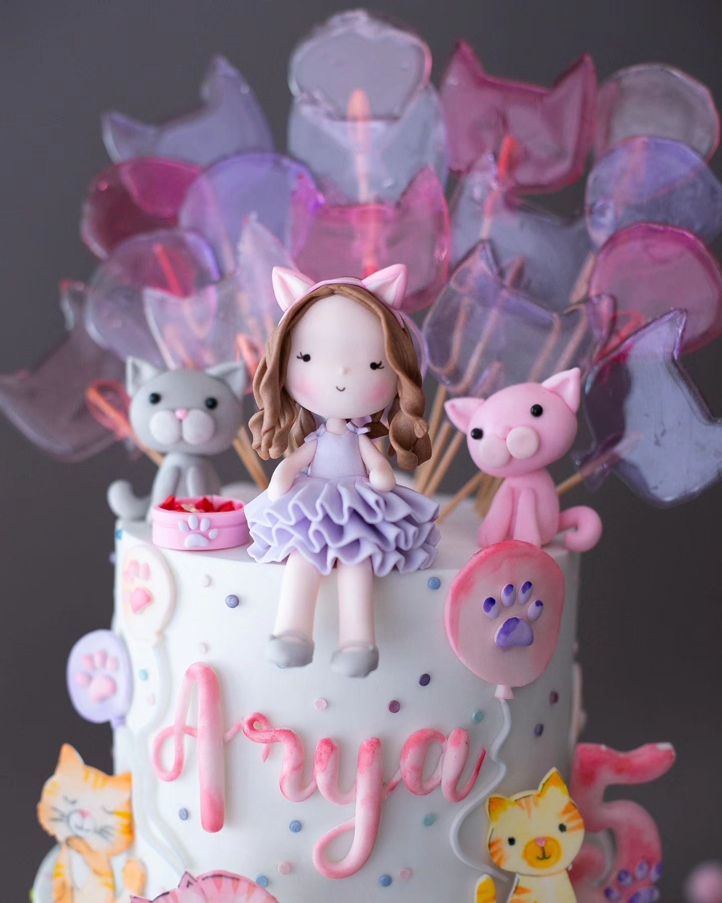 kedi pasta – pembe ve mor lolipoplu kız doğum günü pastası