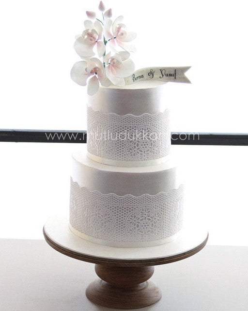 orkide pasta – beyaz dantelli zarif nişan pastası