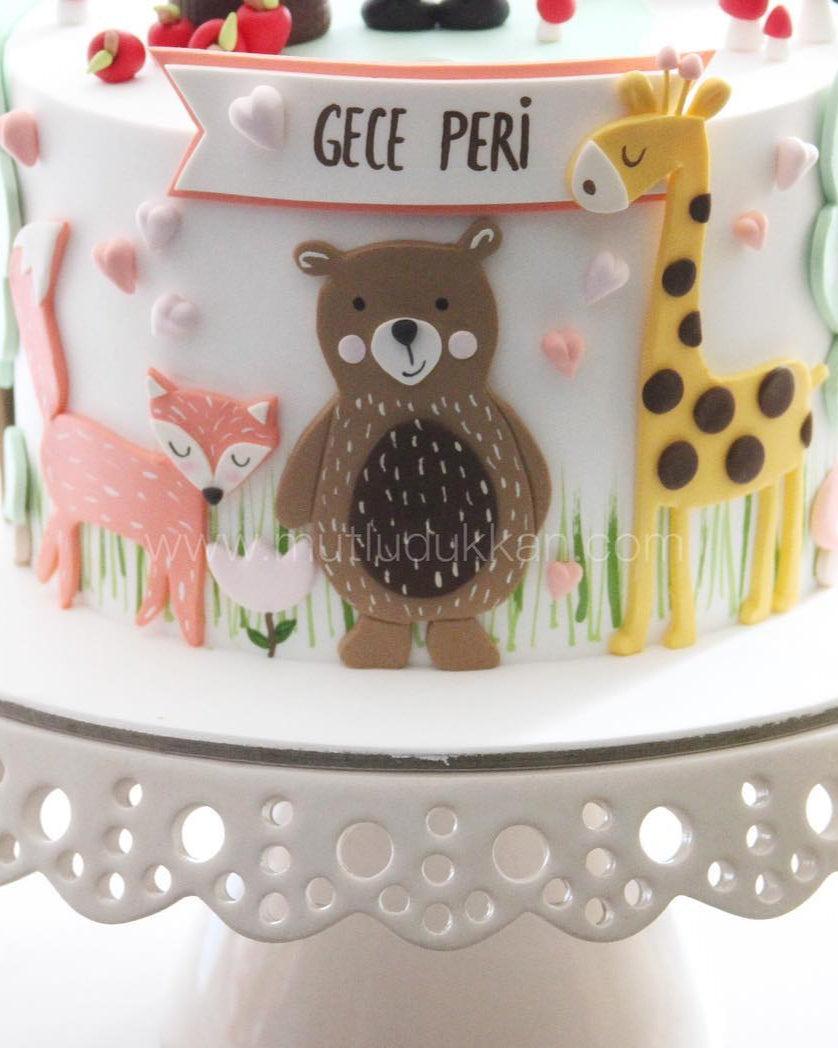 orman pasta – ayı, tilki ve zürafa süslemeli pasta