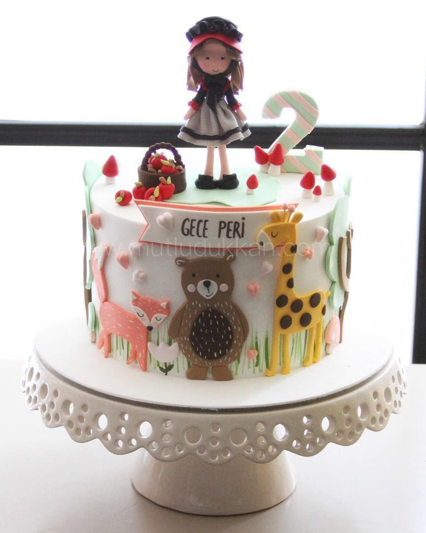 orman pasta – ayı, tilki ve zürafa süslemeli pasta