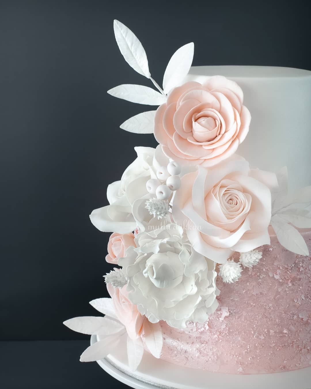 pembe beyaz pasta – sim ışıltılı modern nişan pastası
