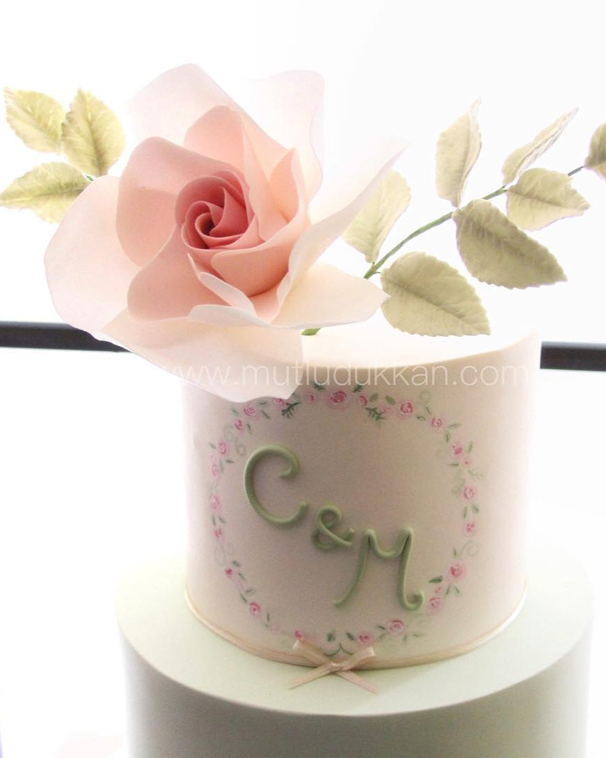 pembe gül pasta – çiçek detaylı zarif söz pastası