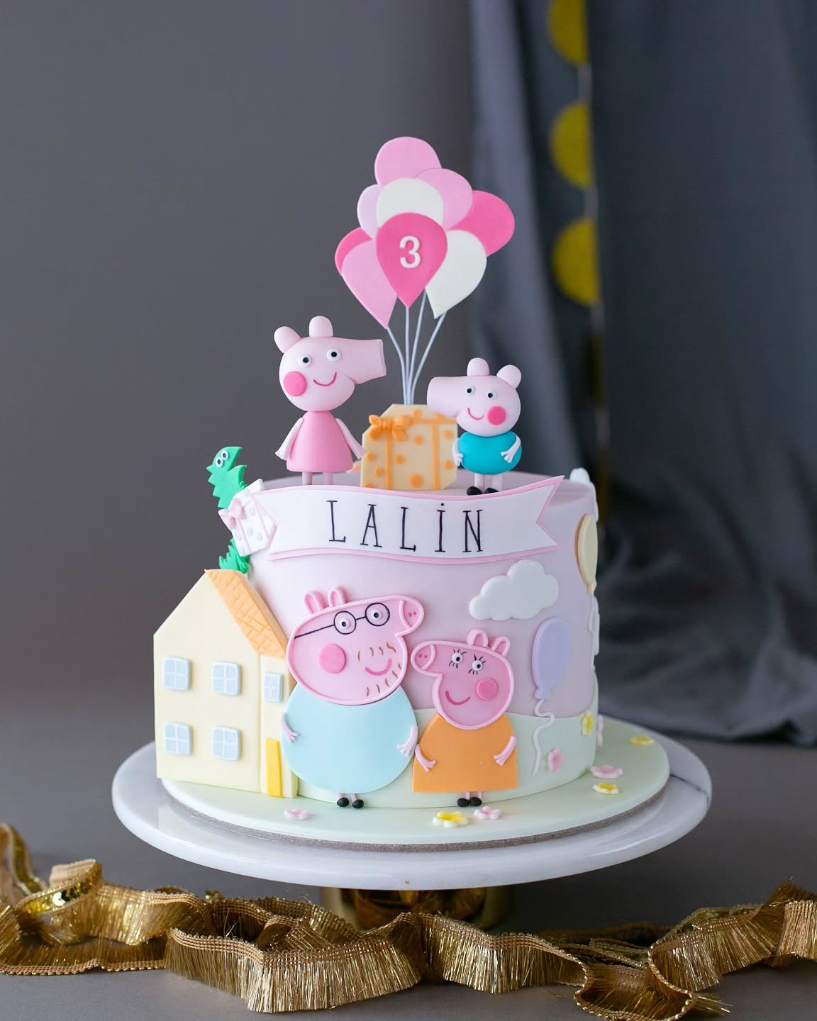 peppa pig pasta – george ve balon süslemeli kız pastası