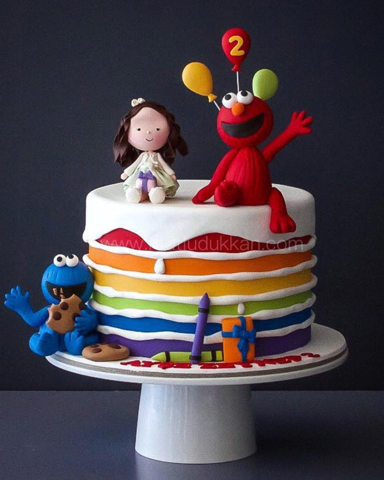 renkli pasta – elmo ve kurabiye canavarı temalı kutlama