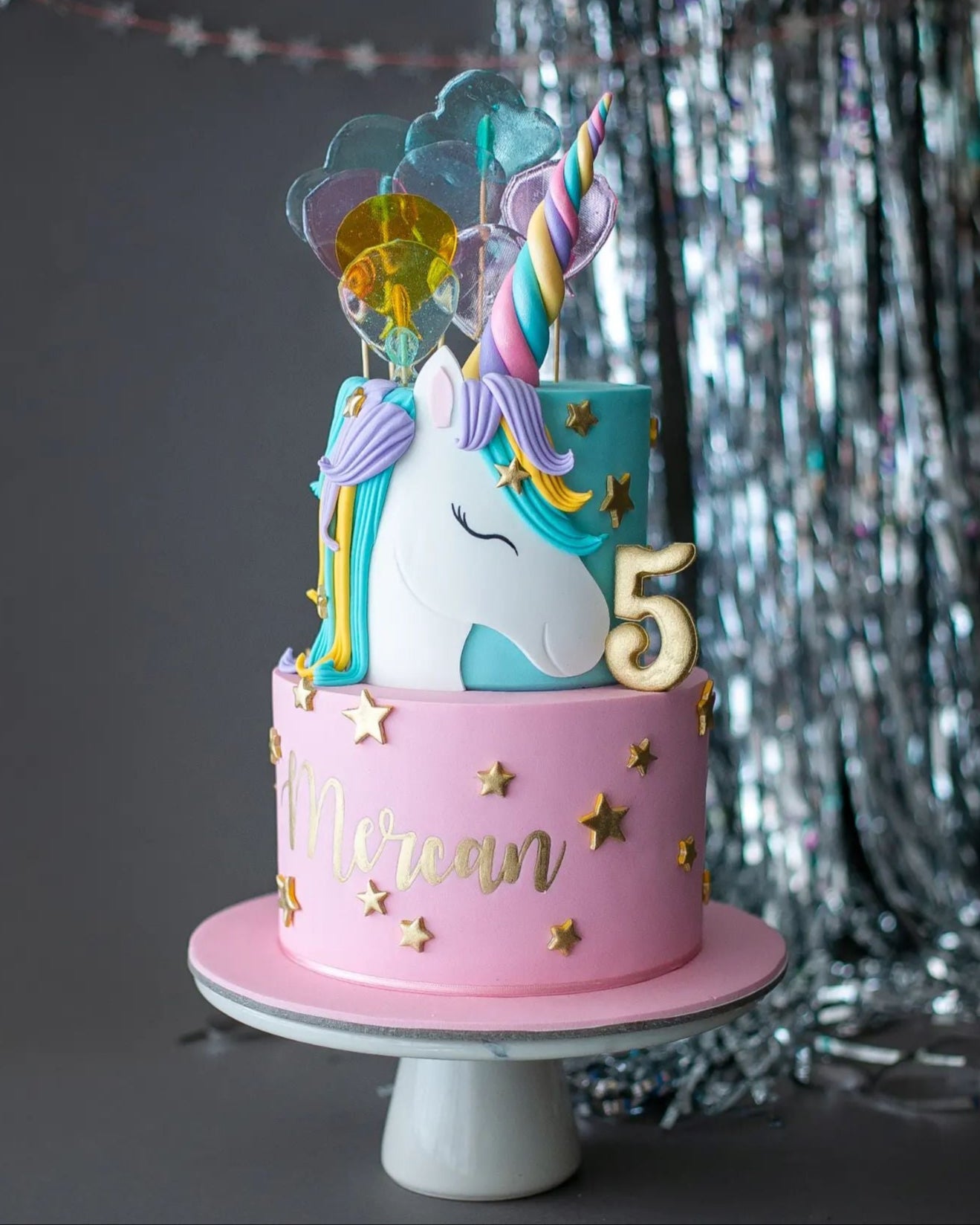 renkli unicorn pasta – lolipop süslemeli kız çocuk pastası