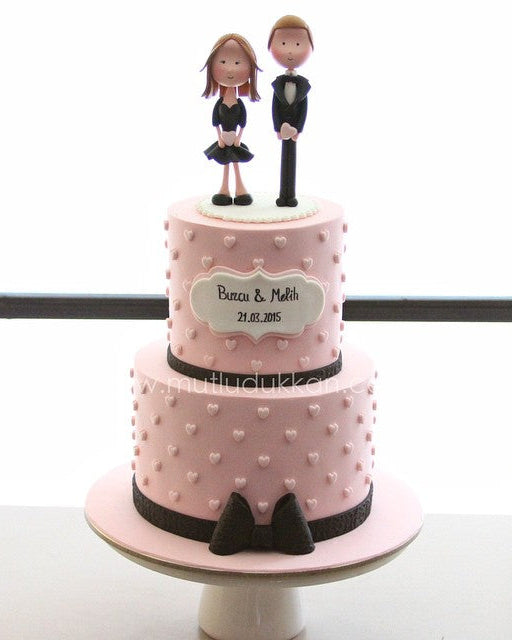 söz pasta – pembe kalpli kadın erkek figürlü nişan pastası