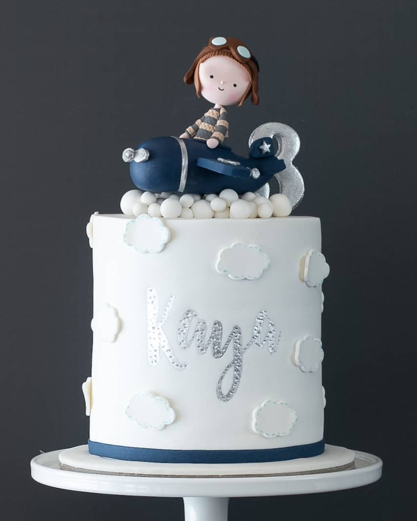 uçak pasta – gökyüzü ve bulut temalı erkek çocuk pastası