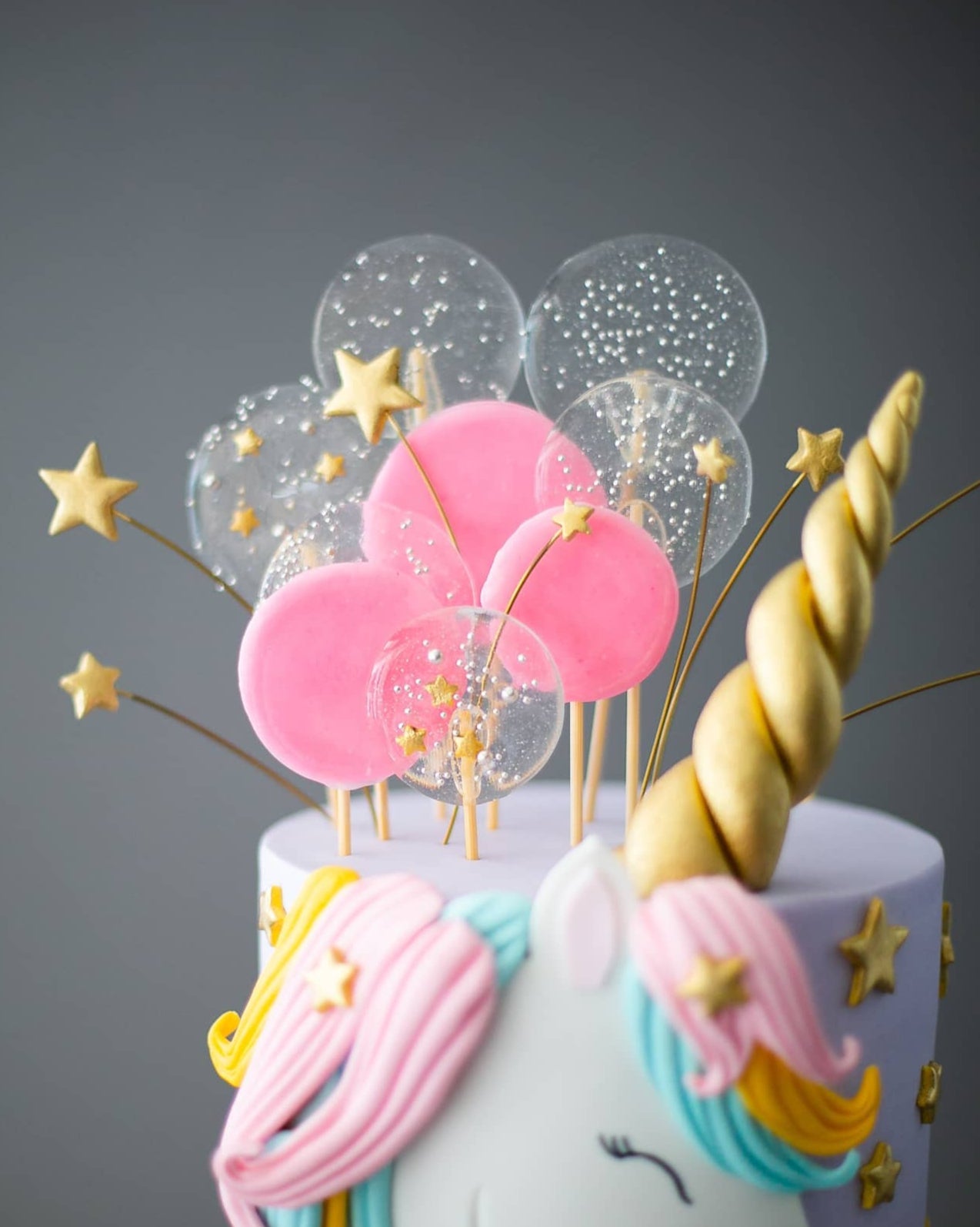 unicorn pasta – pembe lolipop süslemeli kız çocuk pastası