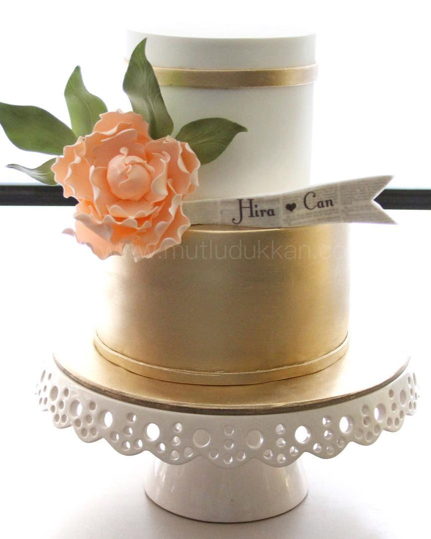 altın nişan pastası – somon şakayık süslemeli pasta