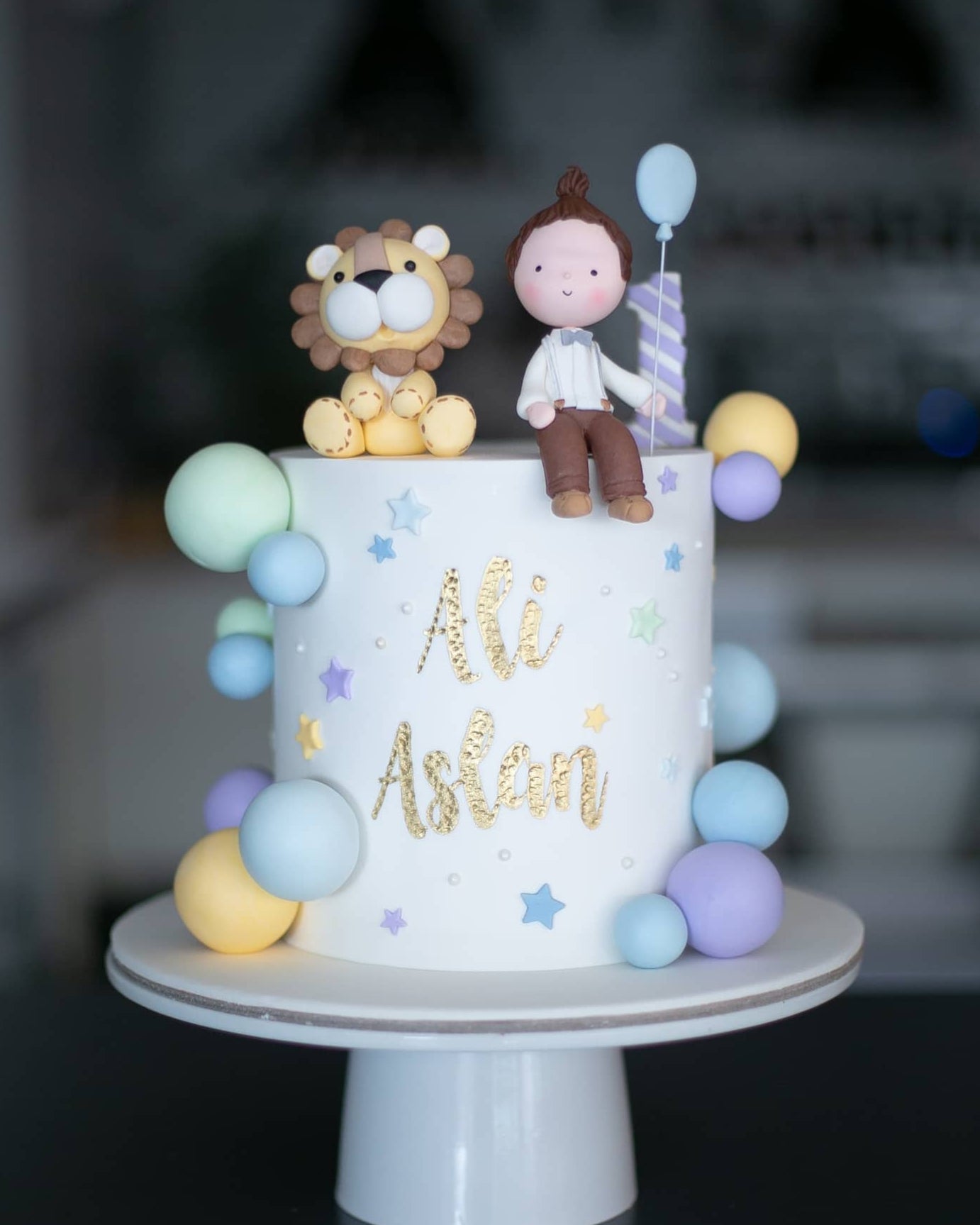 aslan pasta – balon süslemeli erkek doğum günü pastası