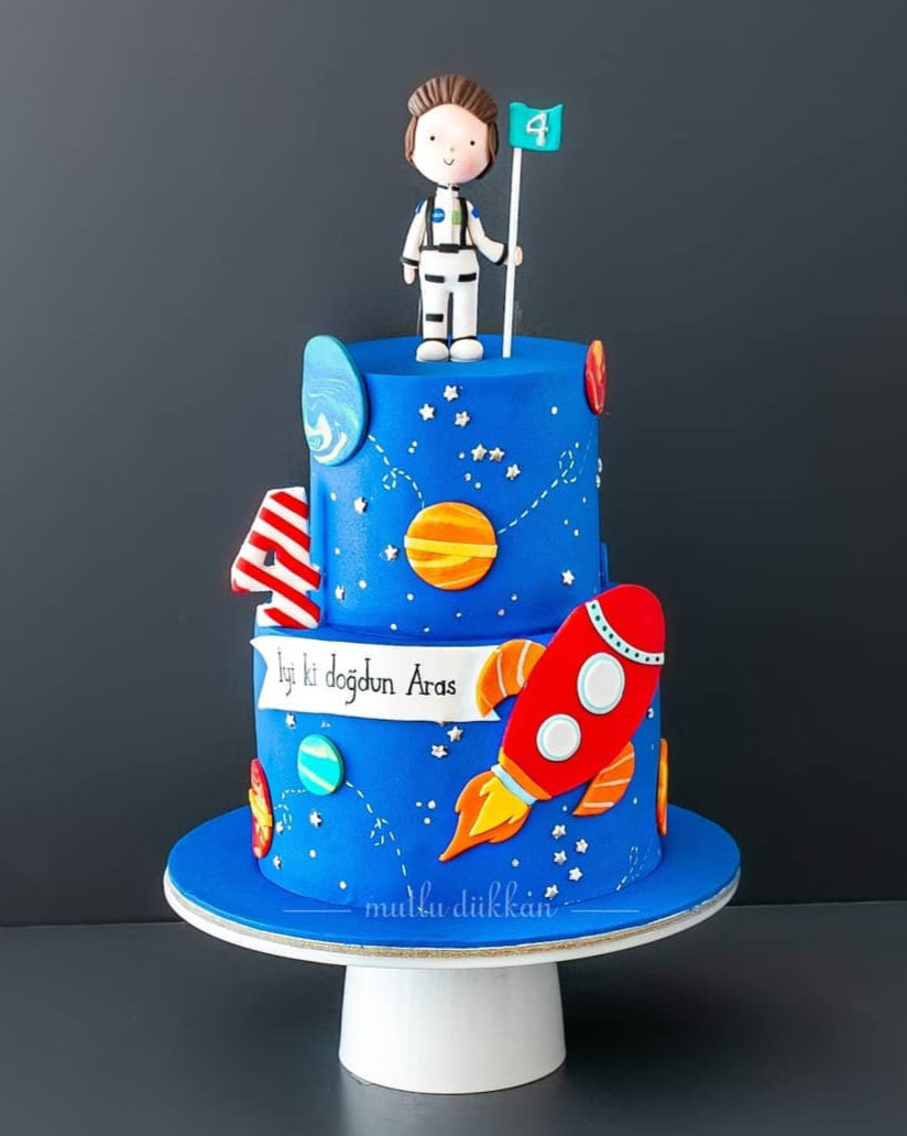 astronot pasta – roket ve gezegen temalı çocuk pastası