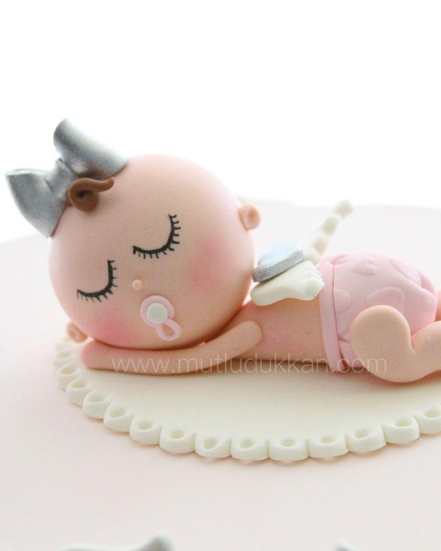 baby shower pasta – kız bebek figürlü pasta