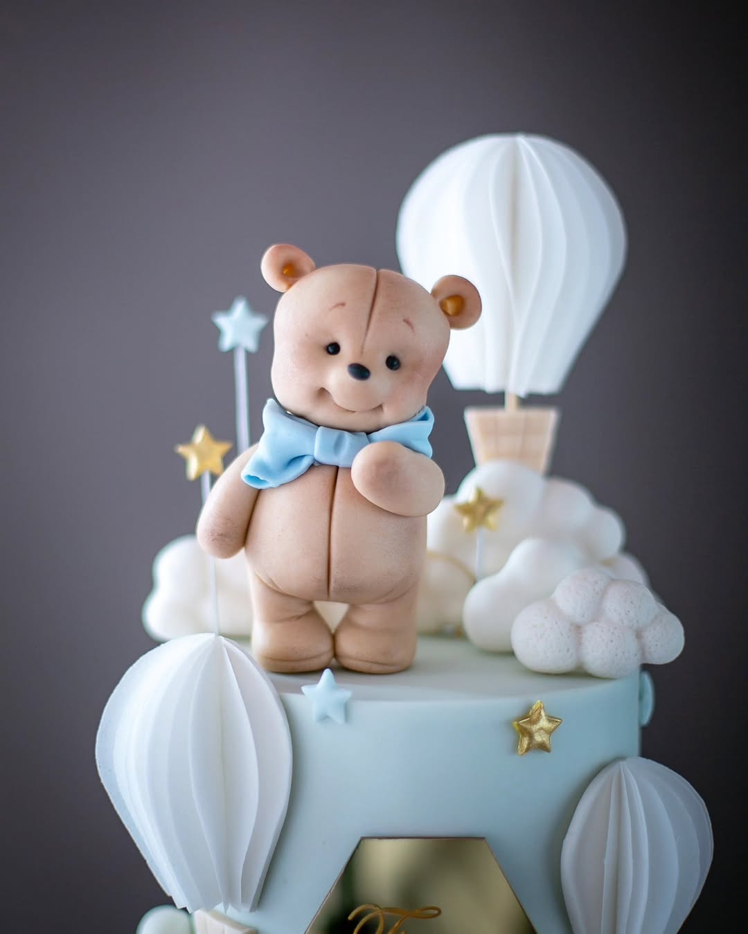 baby shower pastası – ayıcık figürü