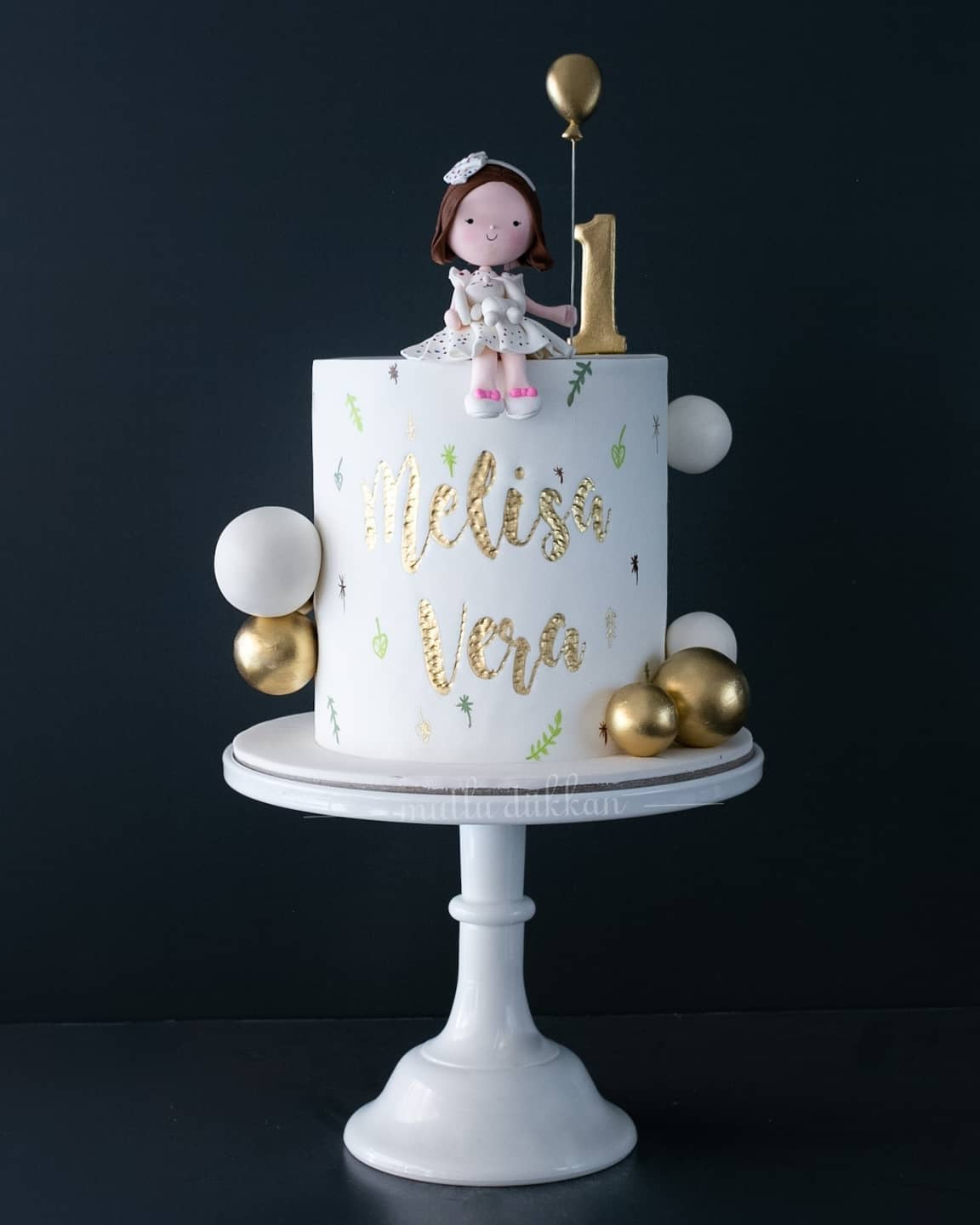 Balon ve Yaprak Süslemeli Pasta