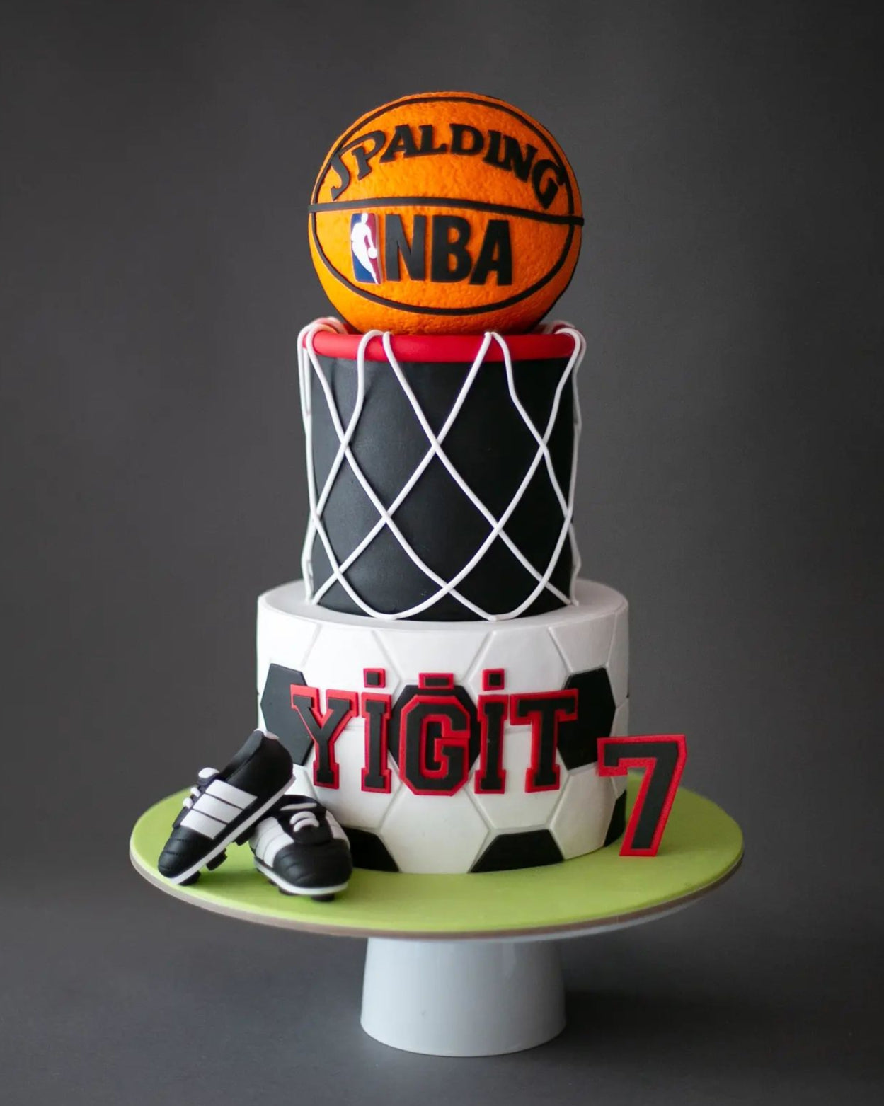 basketbol ve futbol pasta – pota ve krampon temalı pasta