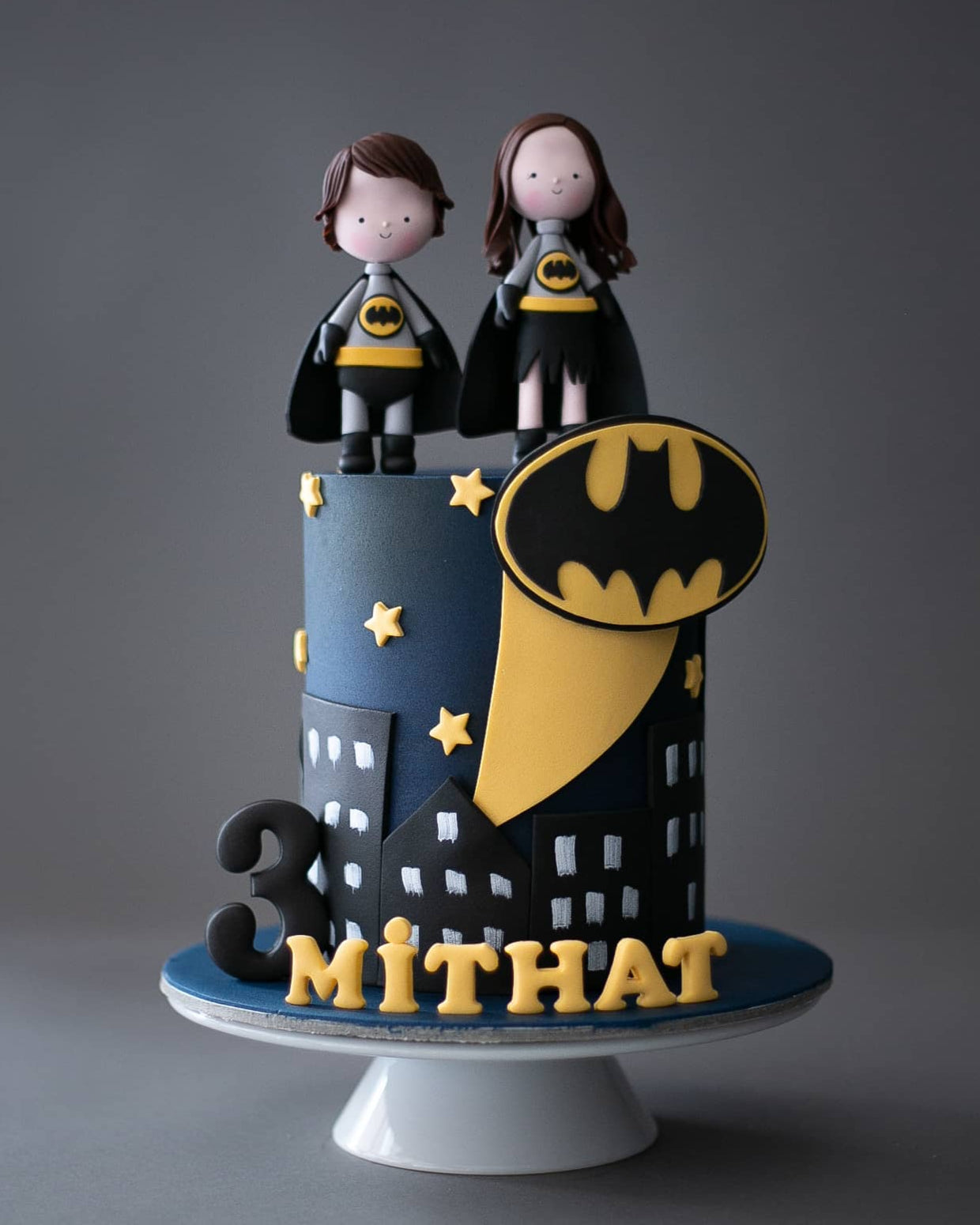 batman ve batgirl pasta – şehir süslemeli çocuk pastası