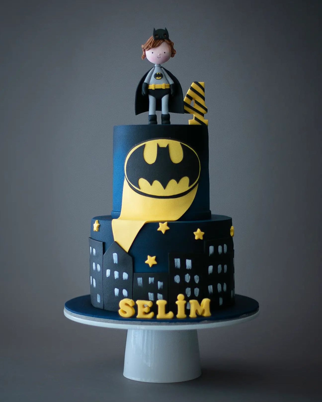 batman pasta – bina süslemeli erkek çocuk pastası