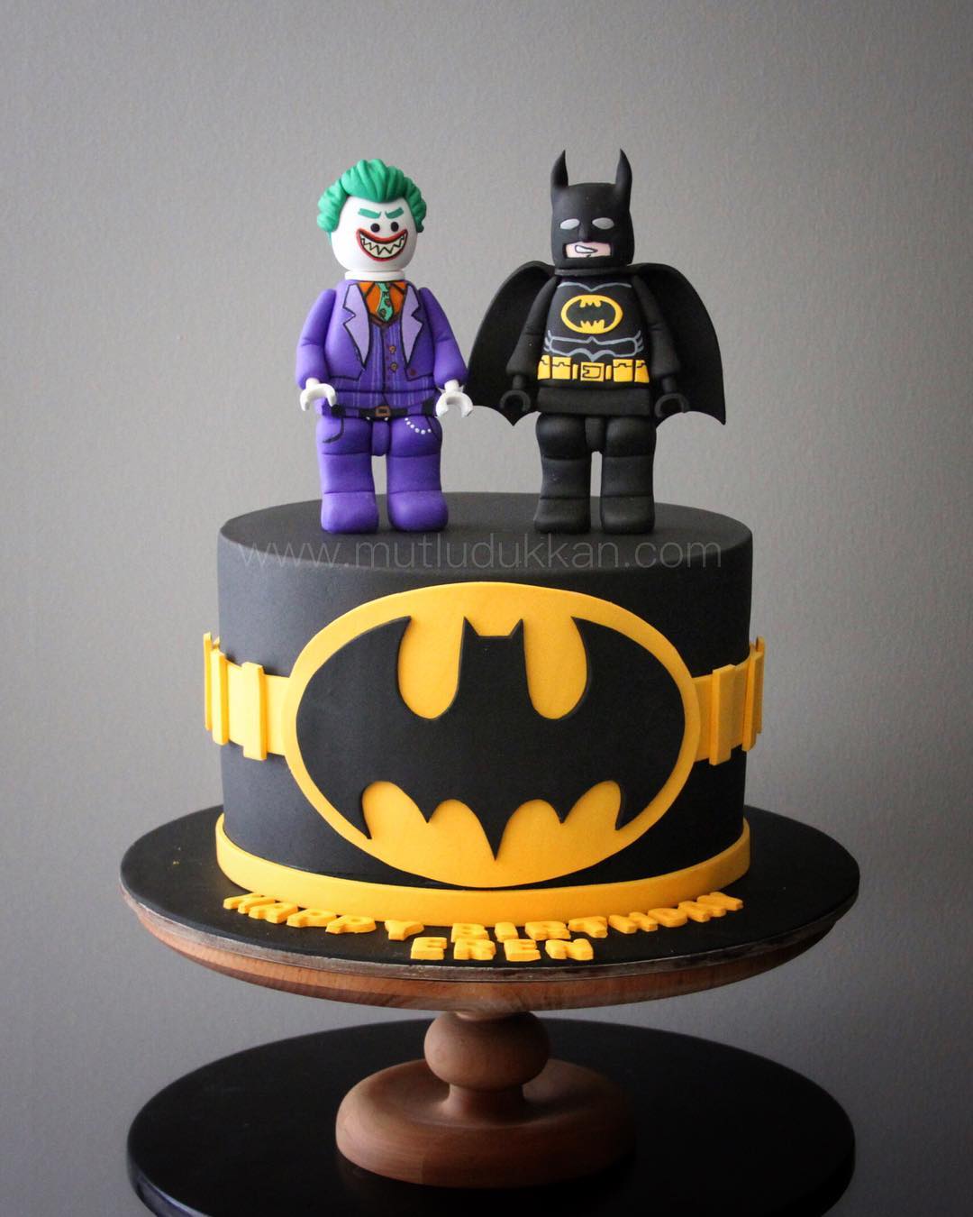 batman pasta – lego figürlü erkek doğum günü pastası