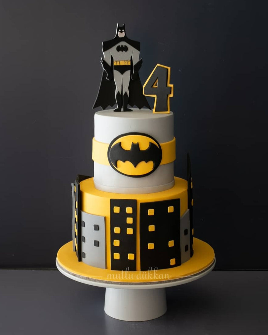 batman pasta – şehir temalı erkek çocuk pastası