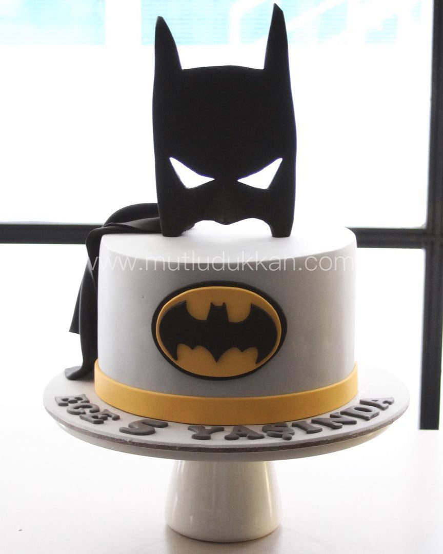 batman pasta – siyah maske figürlü erkek pastası