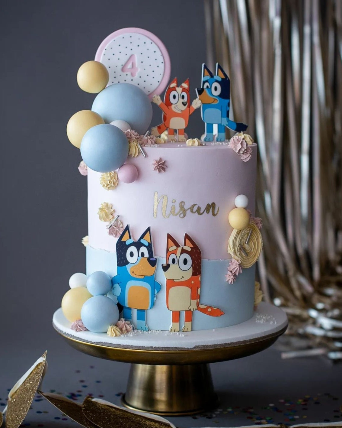 bluey pasta – renkli top süslemeli çocuk pastası