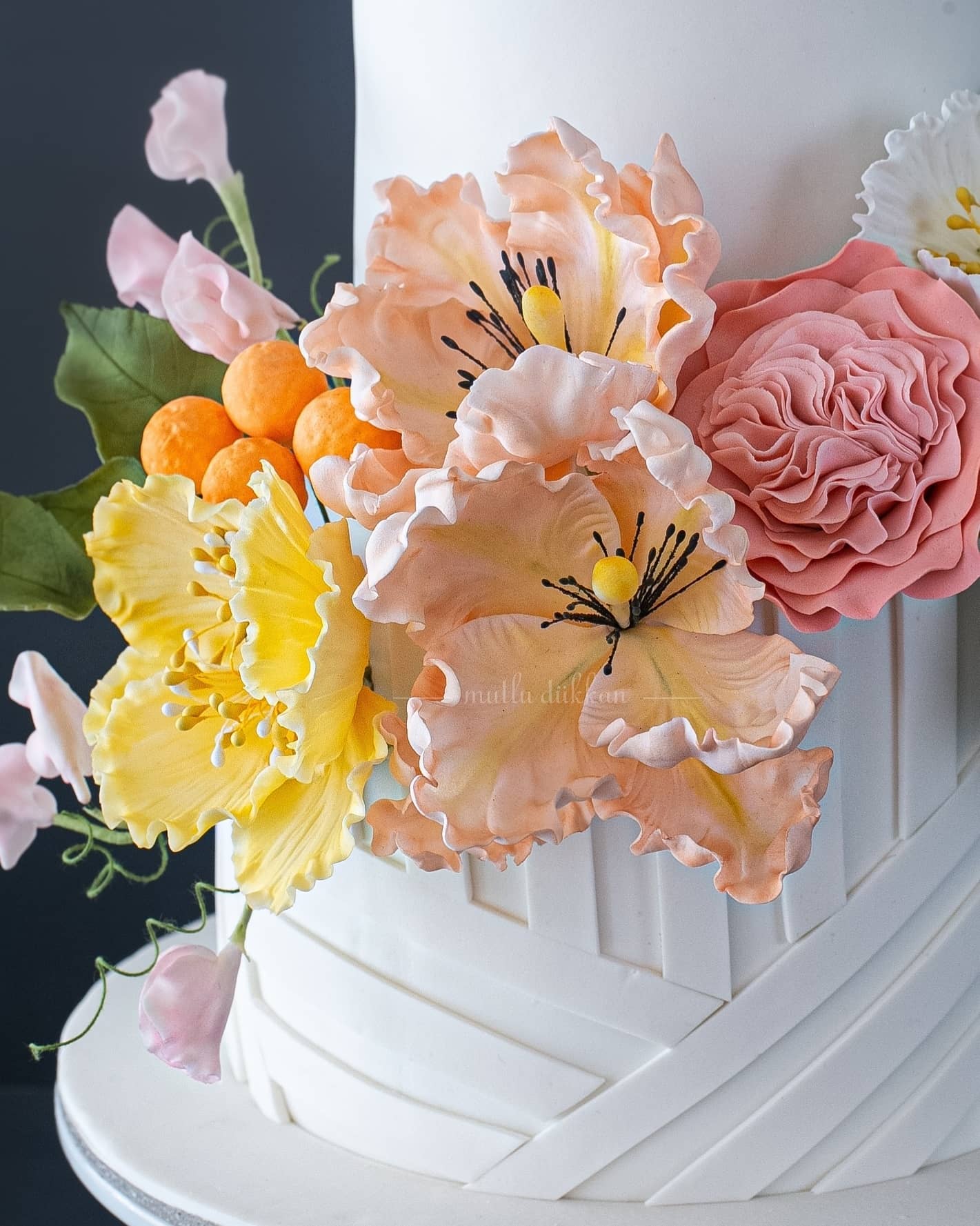 çiçekli nişan pastası – modern bahar temalı pasta