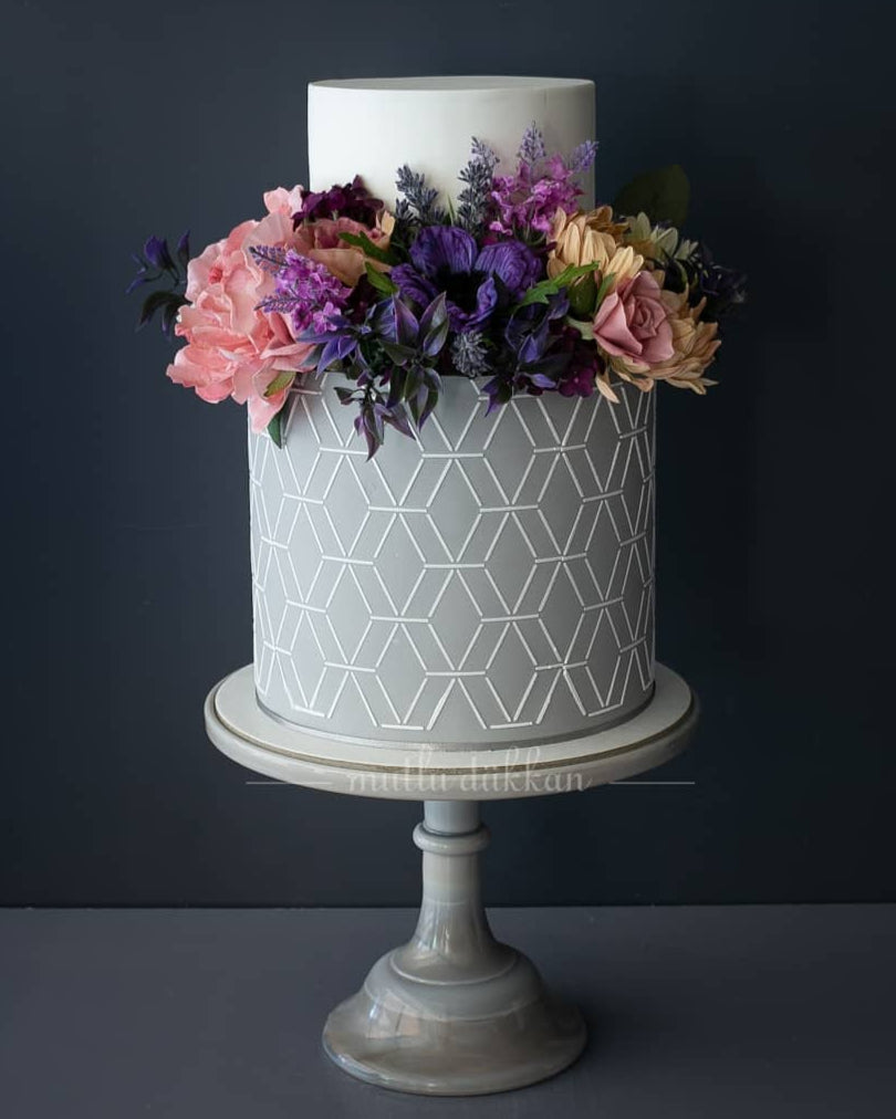 çiçekli pasta – geometrik desenli nişan pastası