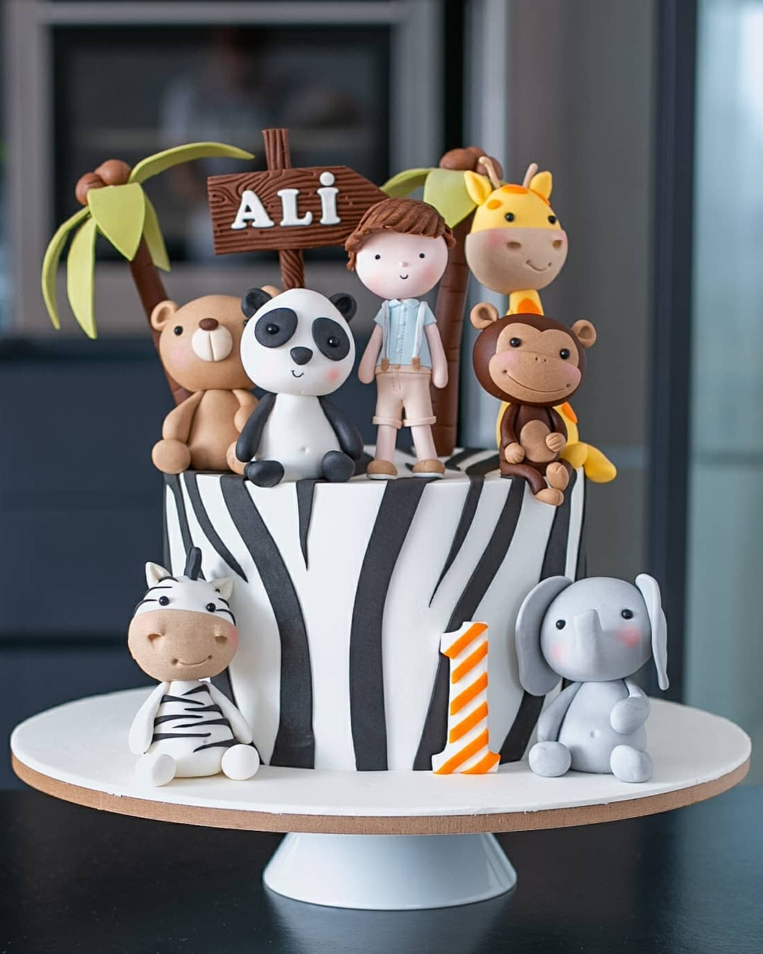 hayvan pasta – zebra desenli 1 yaş erkek çocuk pastası
