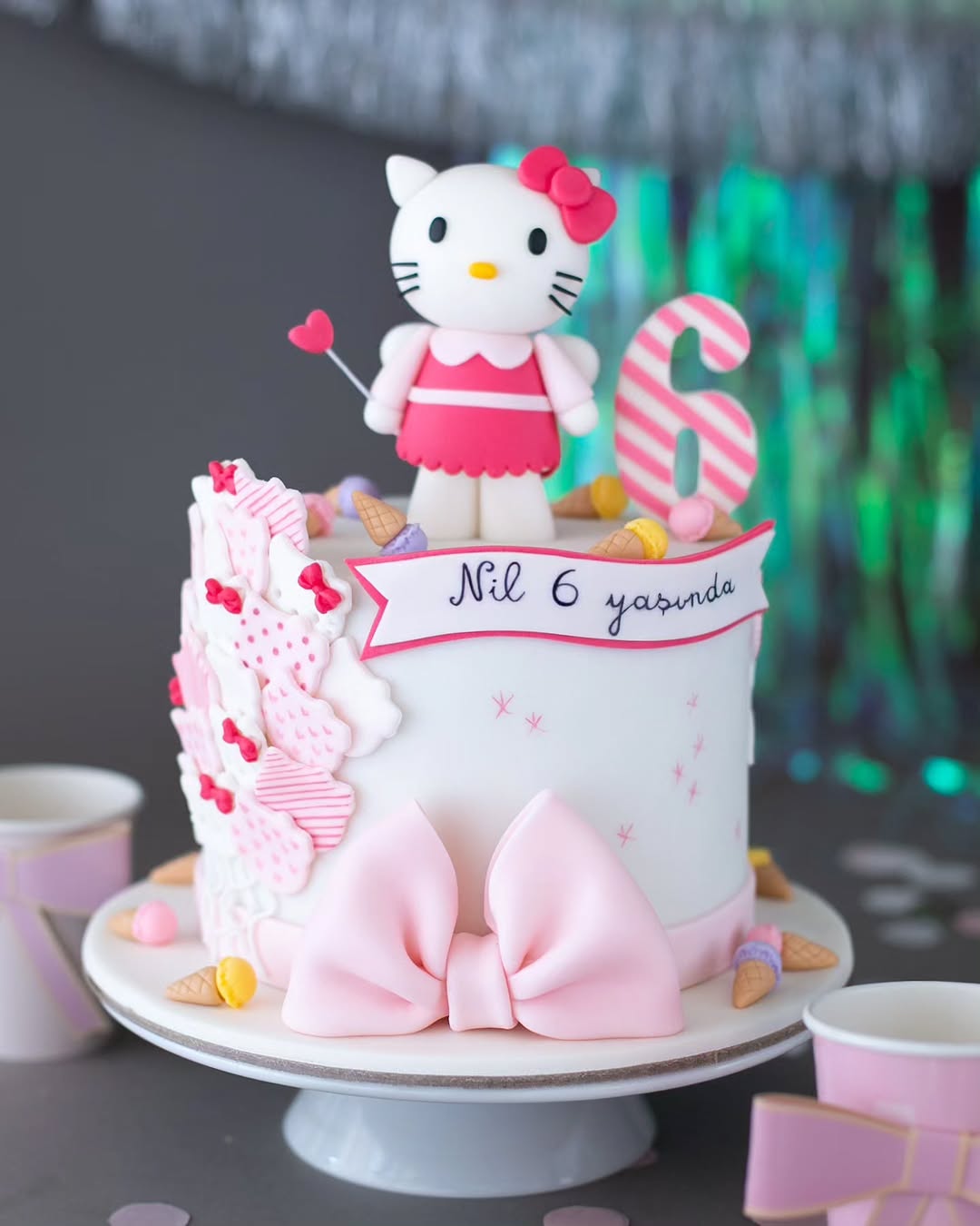 hello kitty pasta – balonlu doğum günü pastası