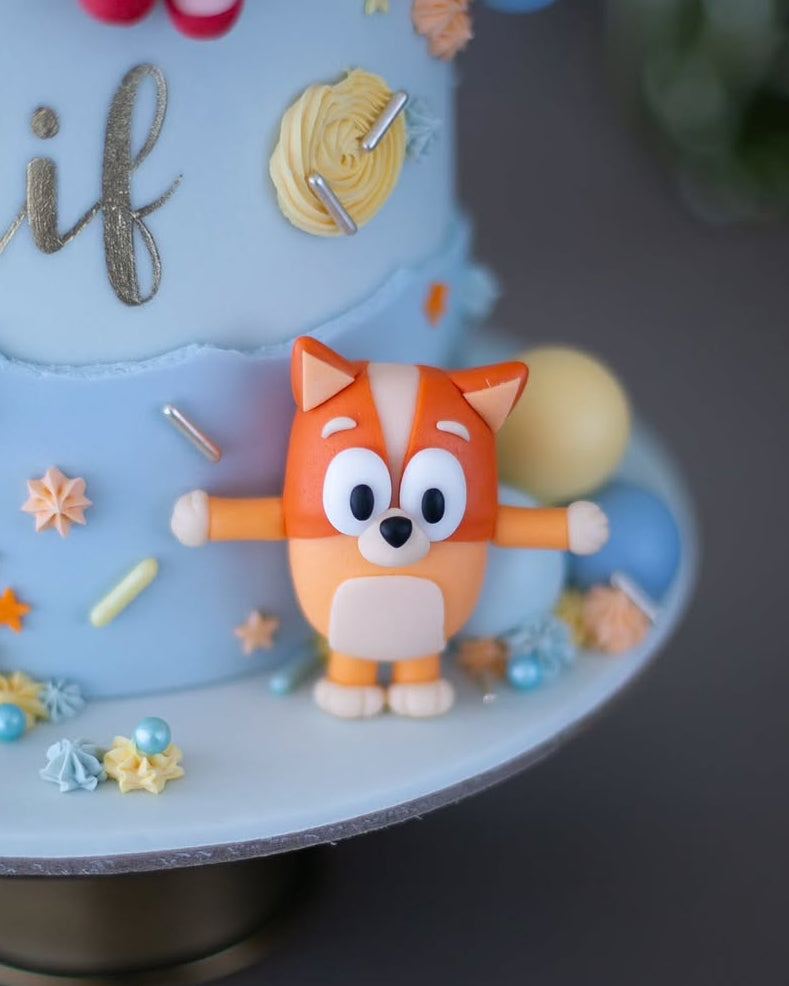kız figürlü bluey pasta – çocuk doğum günü pastası – bingo figürü