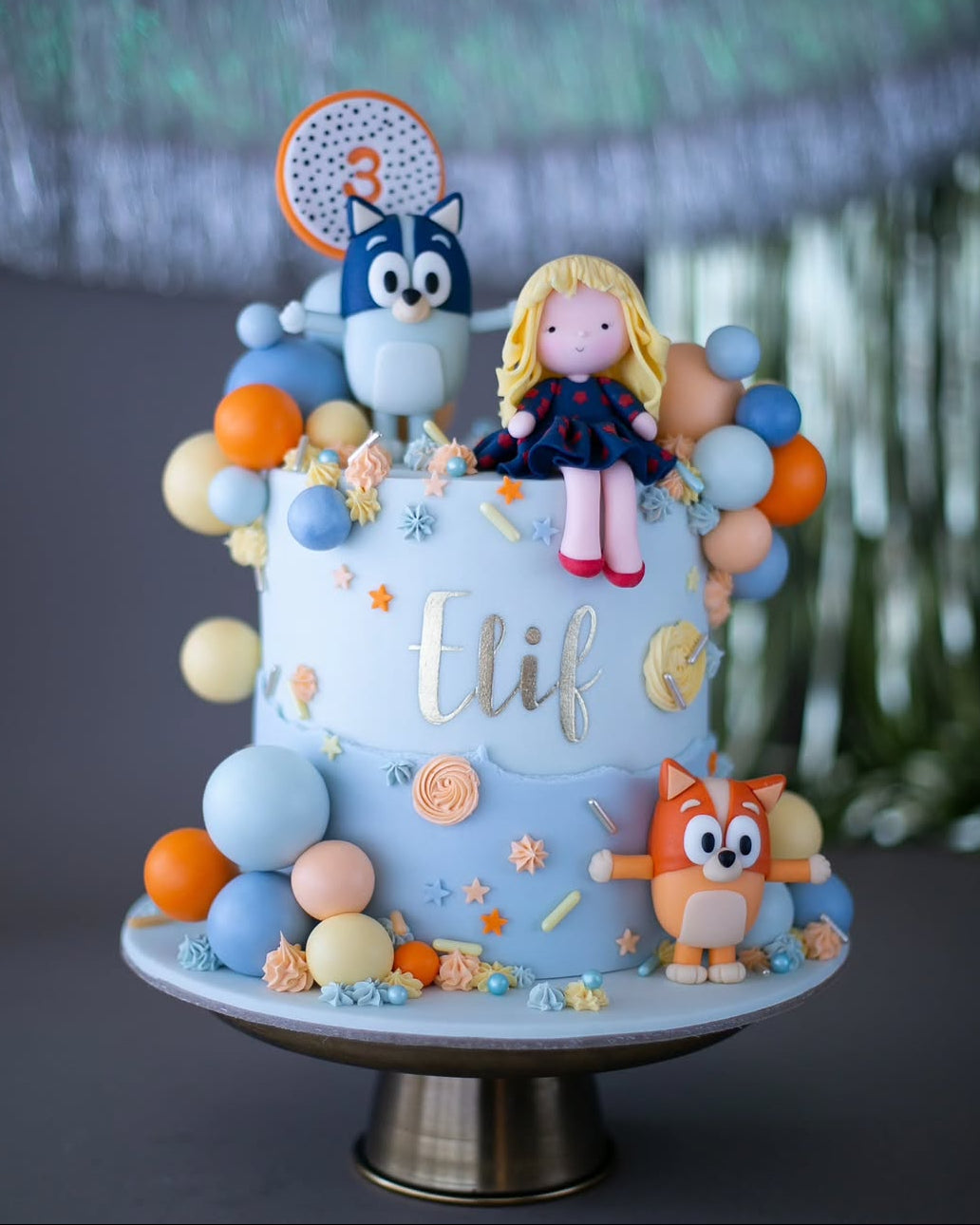 kız figürlü bluey pasta – çocuk doğum günü pastası