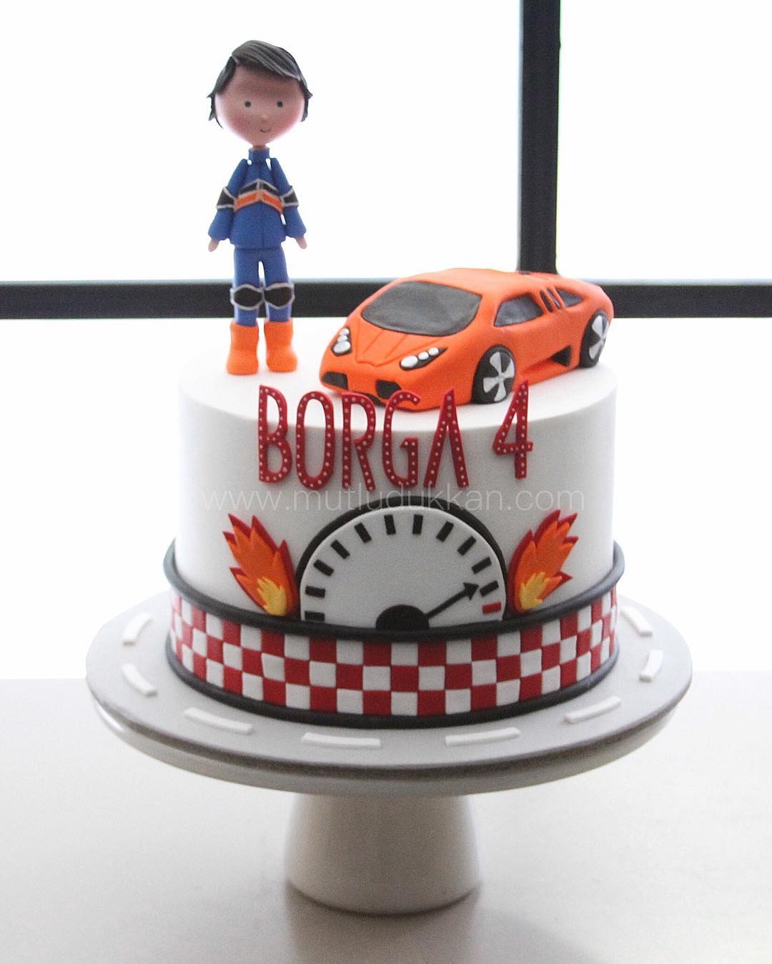 Lamborghini Yarış Arabası Süslemeli Pasta