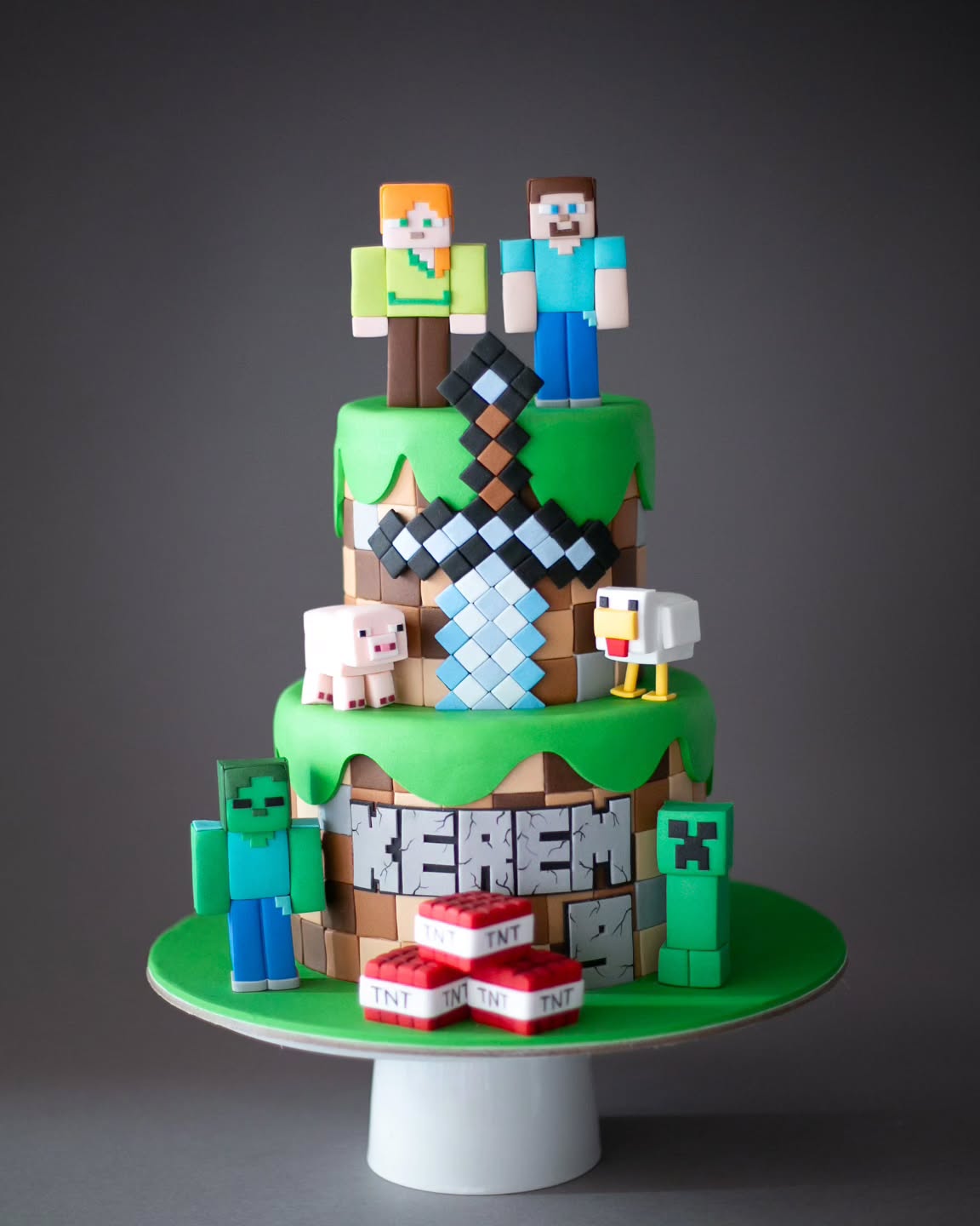 minecraft pasta – tnt ve kılıç figürlü erkek çocuk pastası