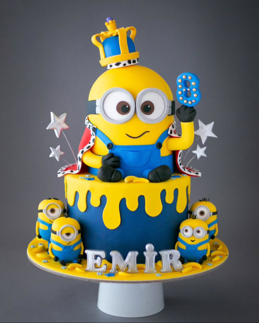 minion pasta – kral tacı süslemeli pasta