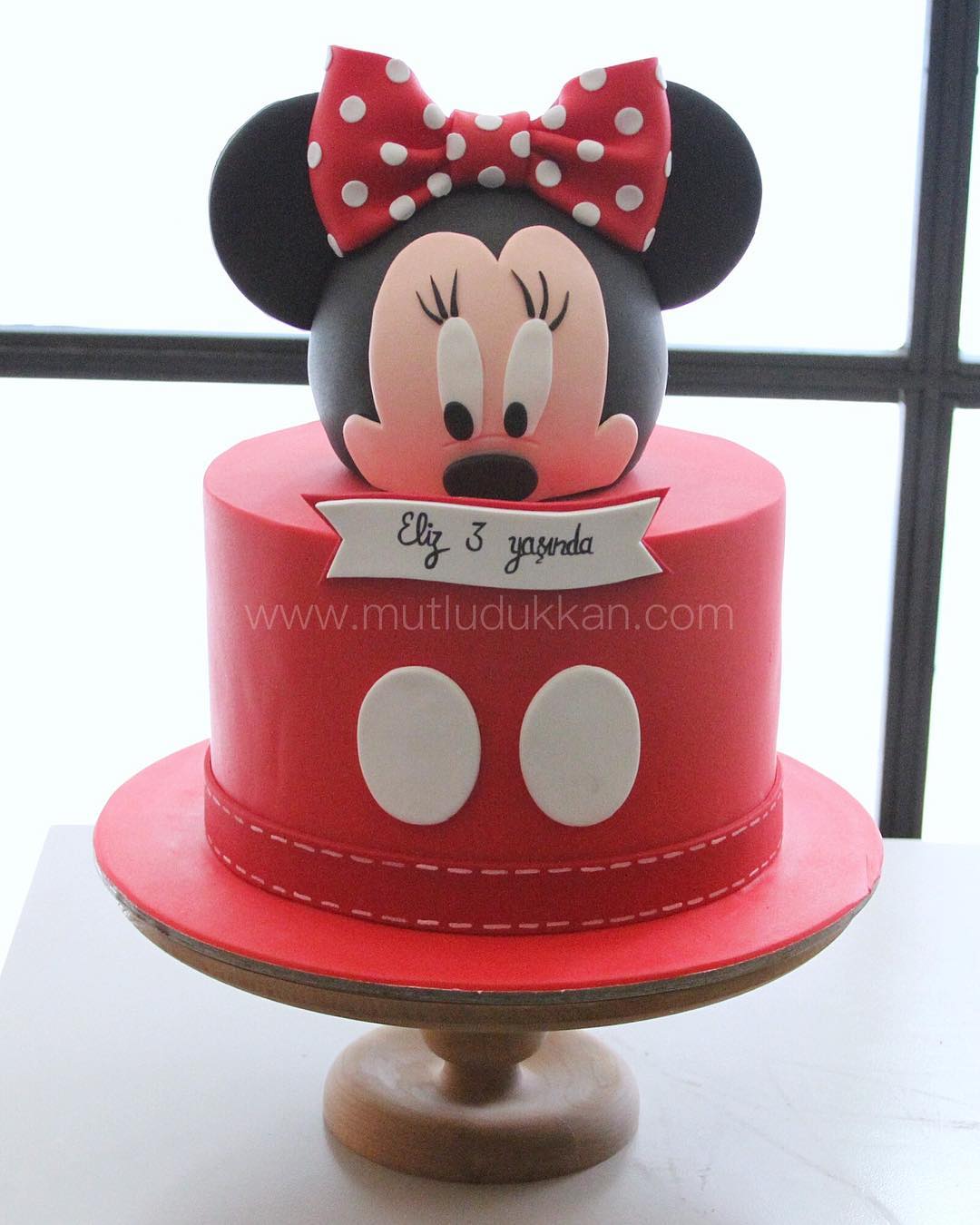 minnie mouse pastası – kırmızı pasta
