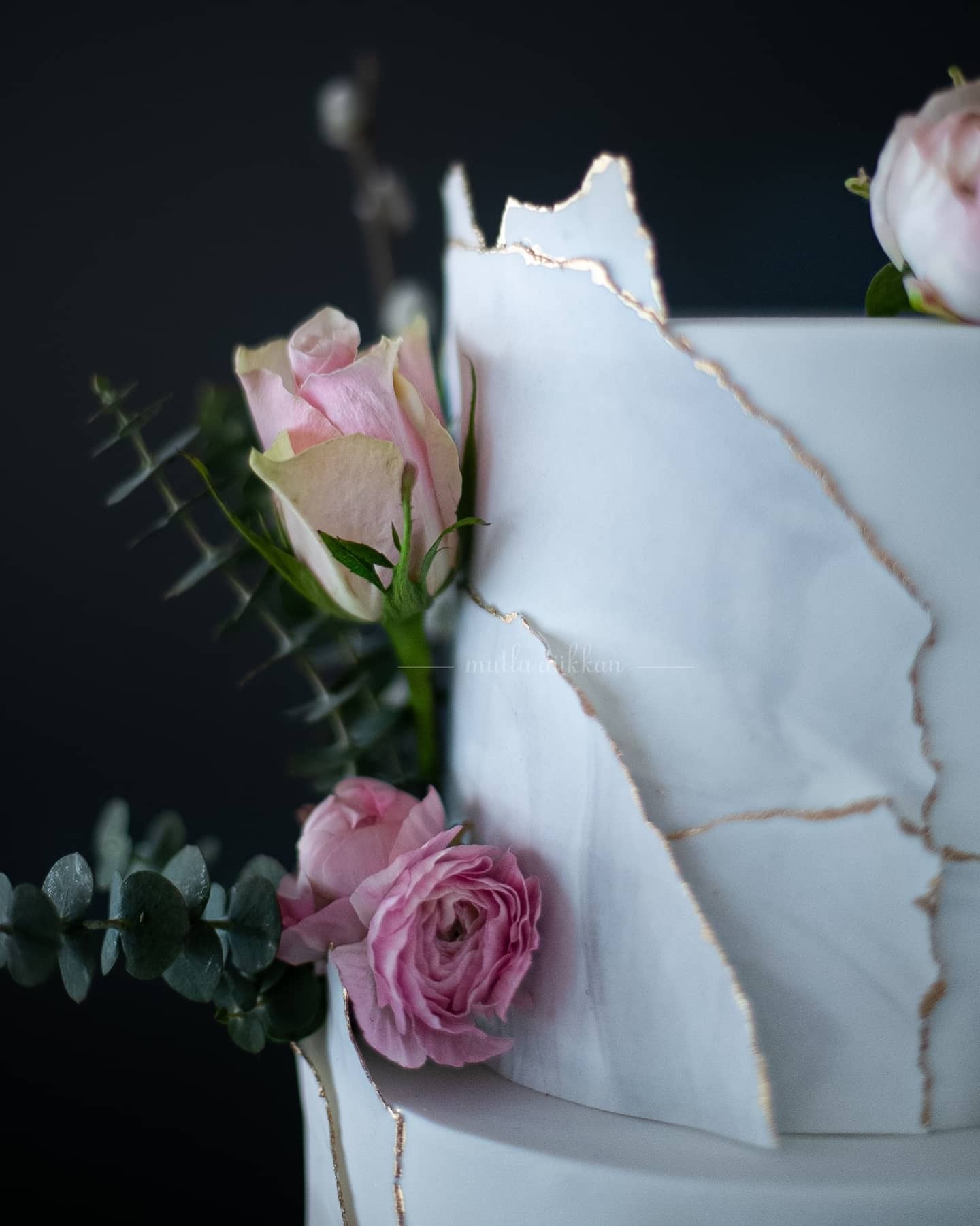 nişan pasta – mermer desenli modern kutlama pastası