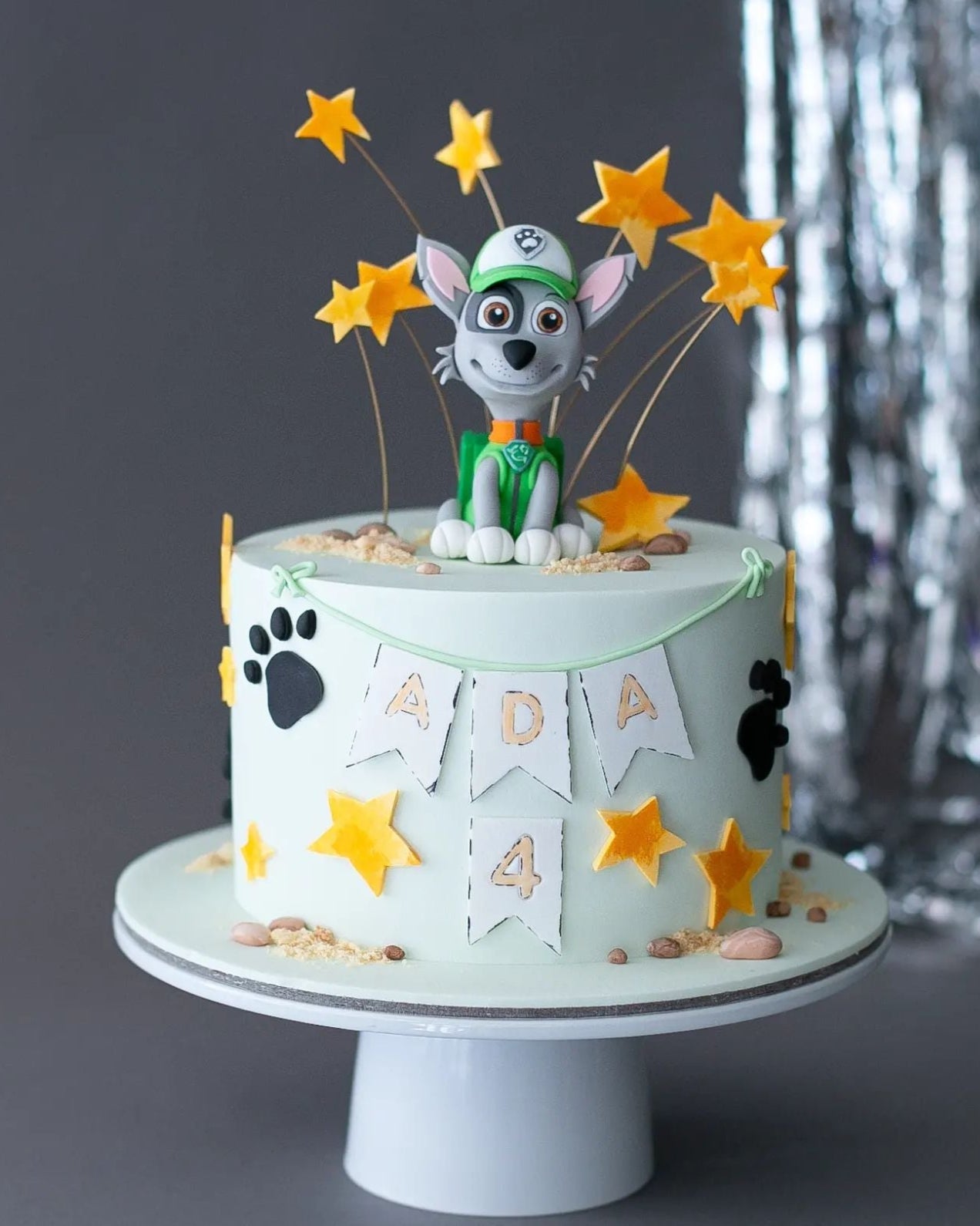paw patrol pasta – rocky figürlü doğum günü pastası