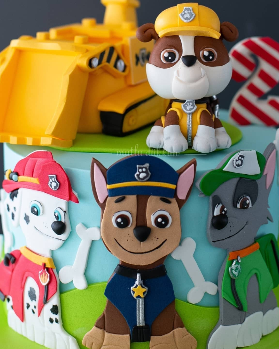 paw patrol pasta – rubble köpek figürlü pasta