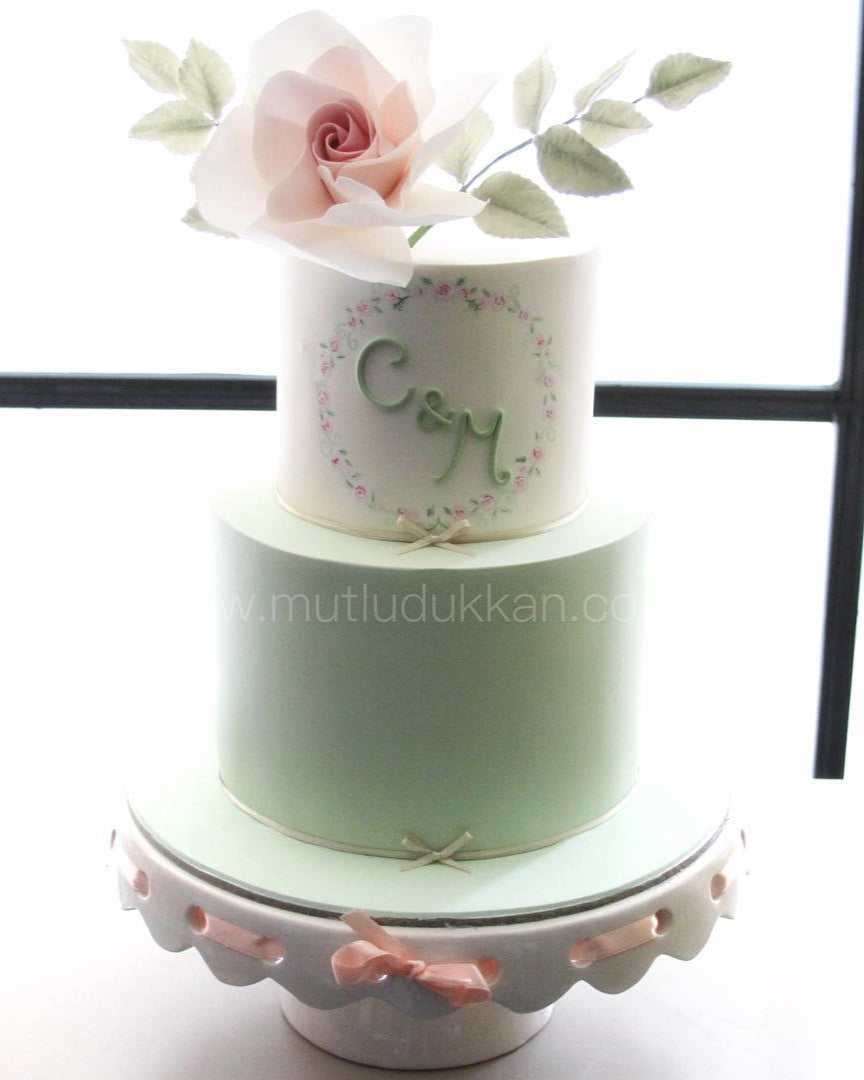 pembe gül pasta – çiçek detaylı zarif söz pastası