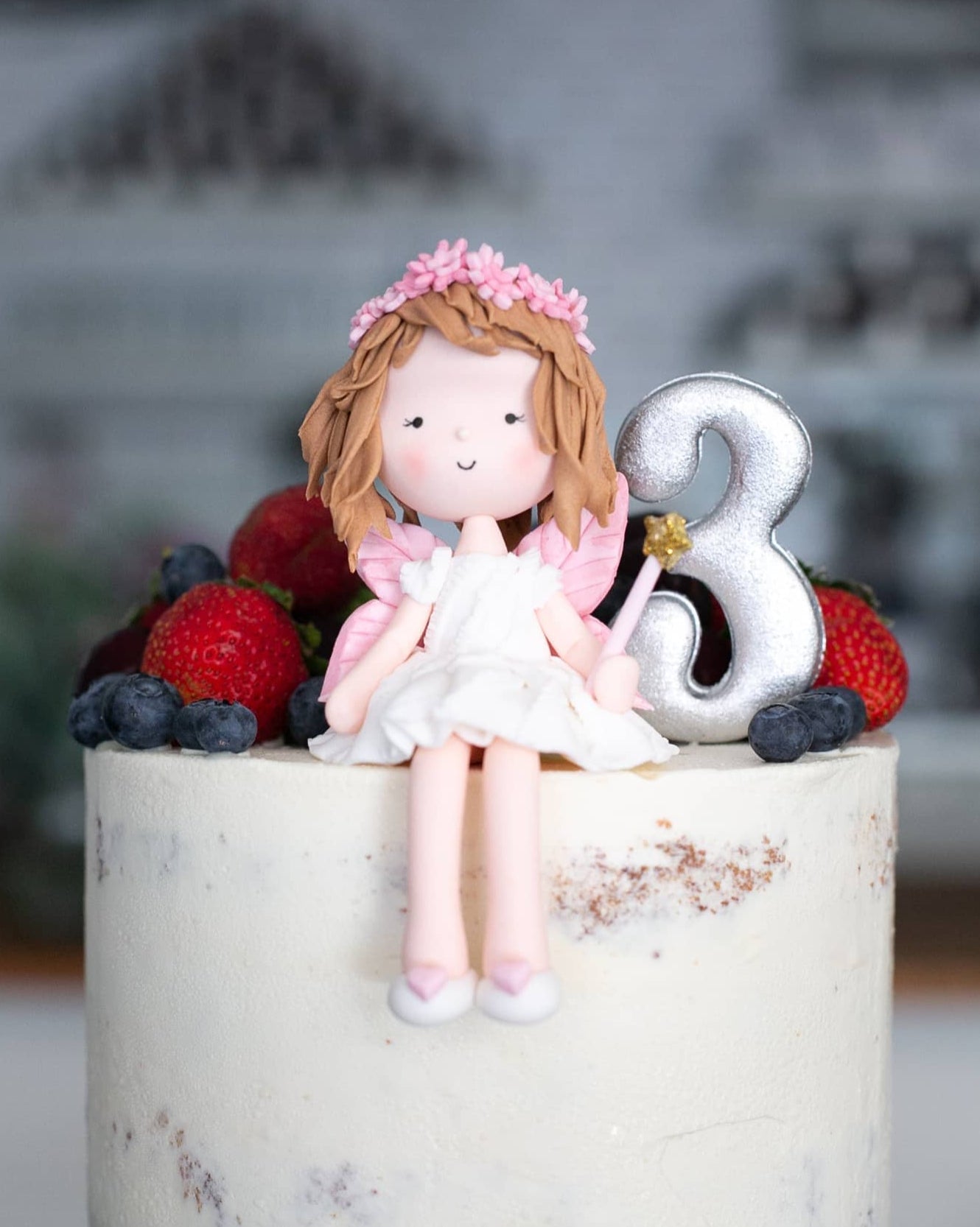 peri pasta – çilekli kız doğum günü pastası (naked cake)