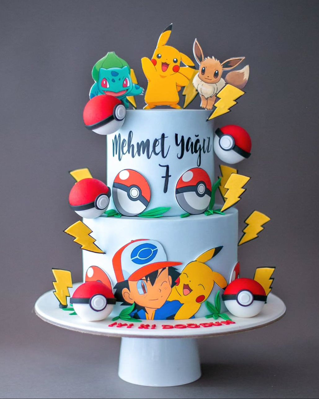 pokemon pasta – pikachu ve ash süslemeli çocuk pastası