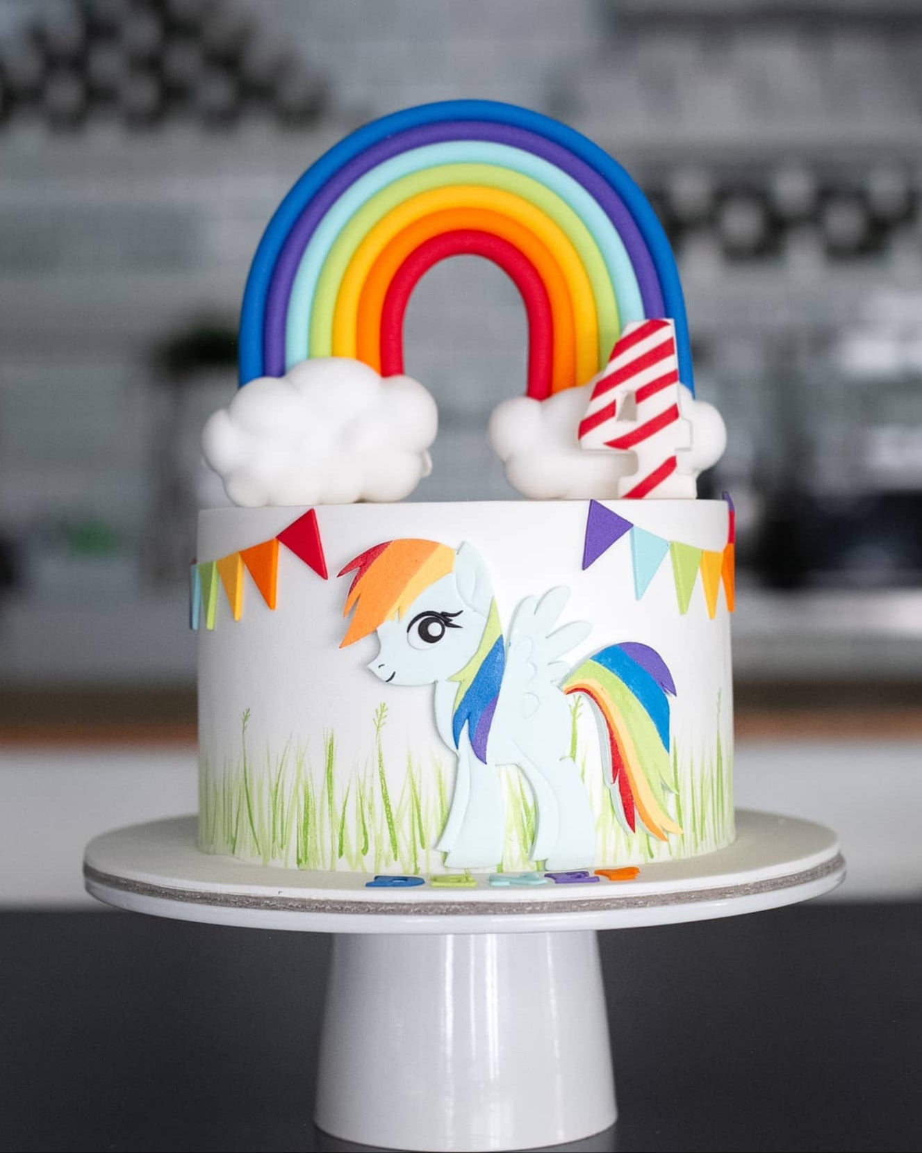 pony pasta – rainbow dash ve gökkuşağı süslemeli pasta