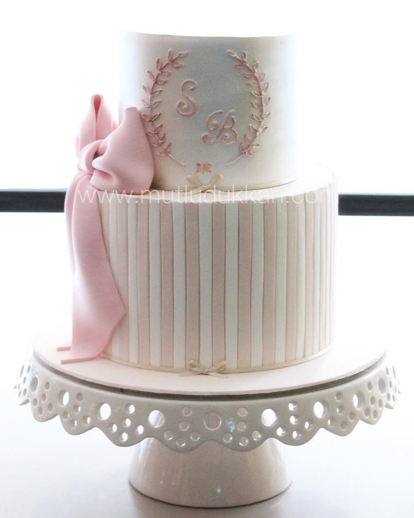 pudra pasta – fiyonk detaylı kişiye özel nişan pastası