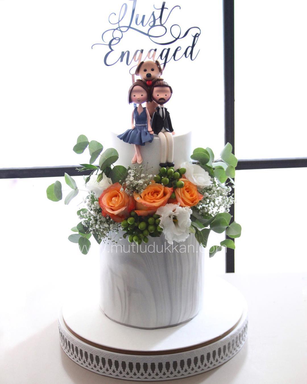 söz pasta – köpek ve insan figürlü romantik pasta