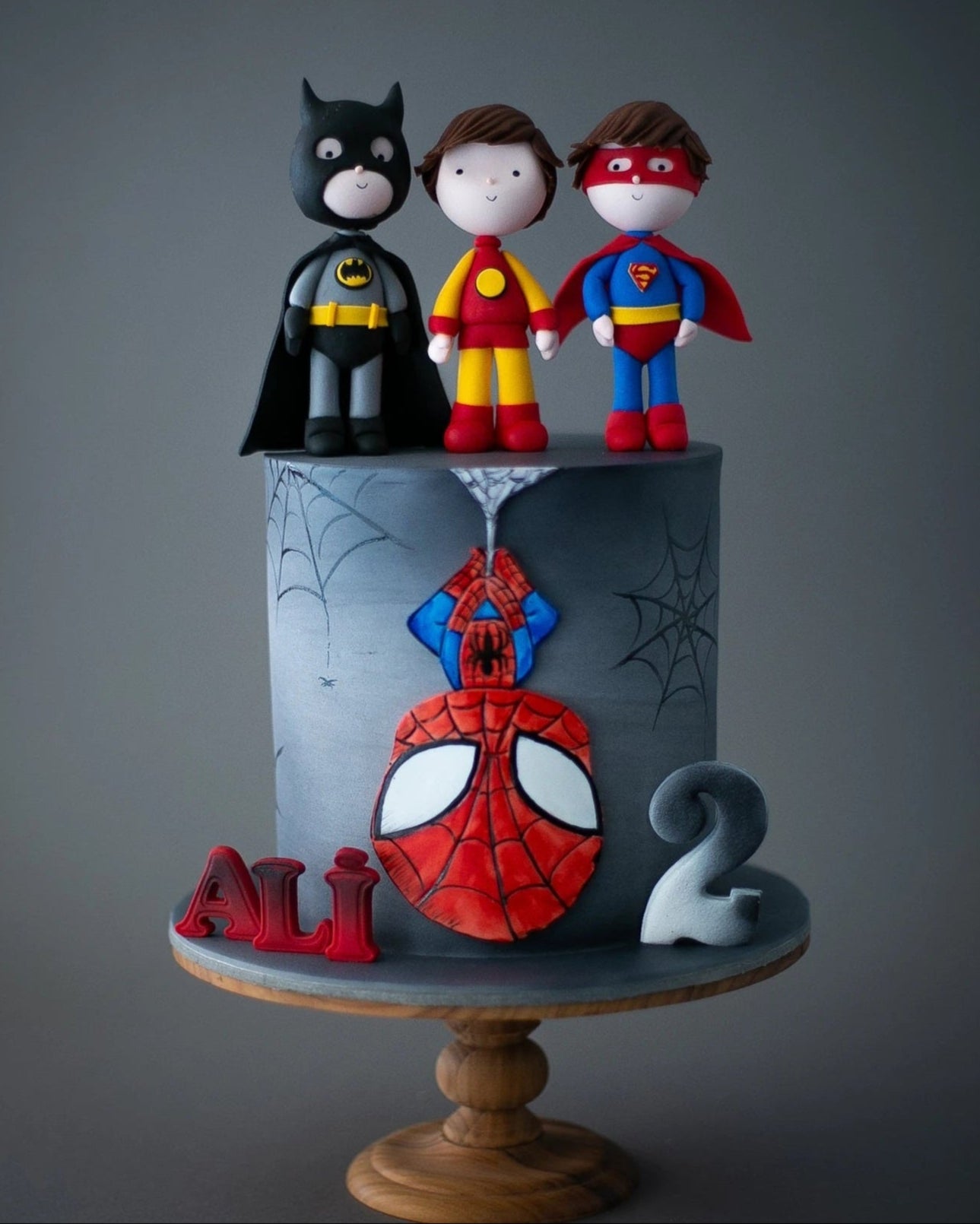 spidey pasta – süper kahramanlar temalı çocuk pastası